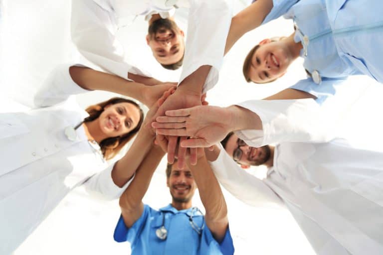Pflegeteam Hände zusammen